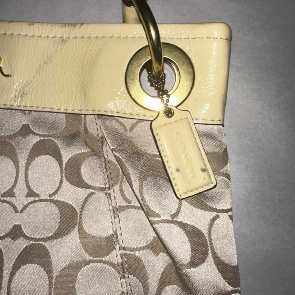 authentic vintage Coach Ashley Signature Hippie Shoulder Bag.